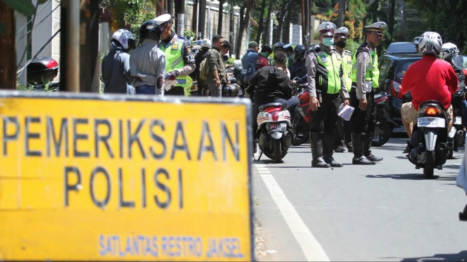 Plang pemeriksaan razia kendaraan oleh polisi