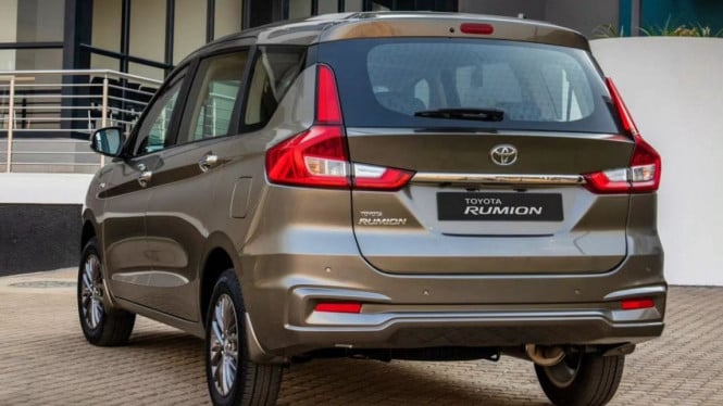 Toyota Rumion kembaran Suzuki Ertiga di RI