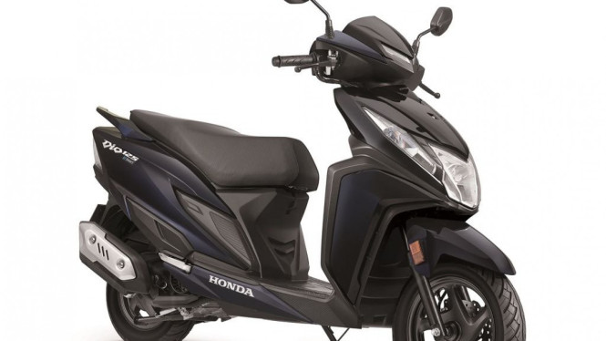 Honda Dio 125 meluncur