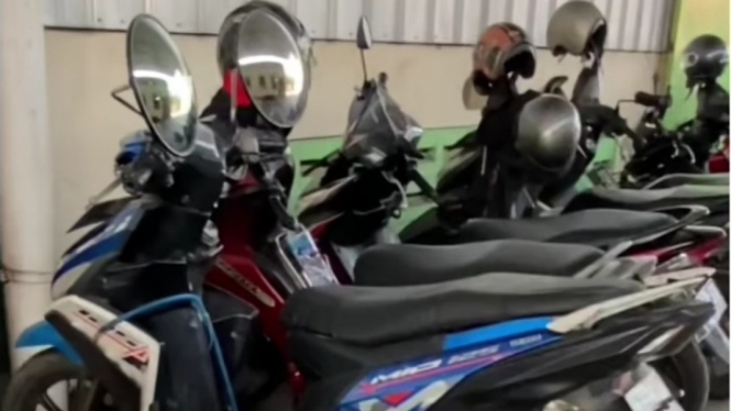 Bikin ngakak spion Yamaha Mio 125