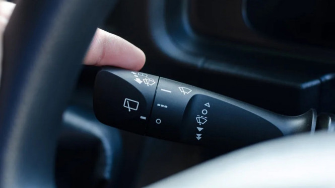 Hidupkan lampu sein mobil