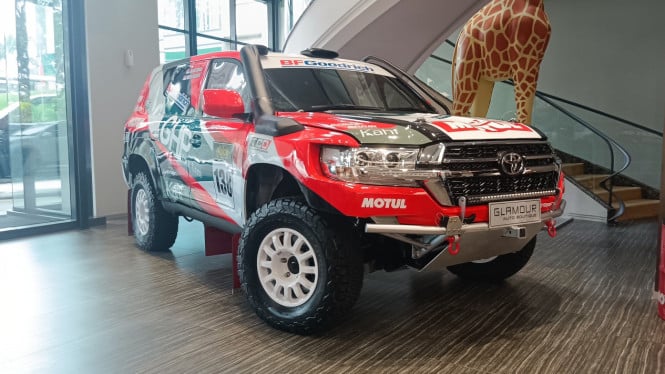 Toyota Land Cruiser 300 Jejelogy GHP di AXCR