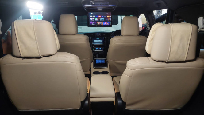 Modifikasi kabin Toyota Fortuner oleh Altera Auto Indonesia