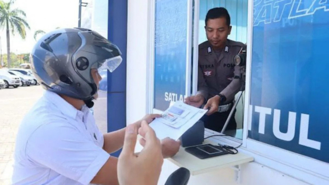Polres Bantul menggelar layanan SIM Drive Thru.