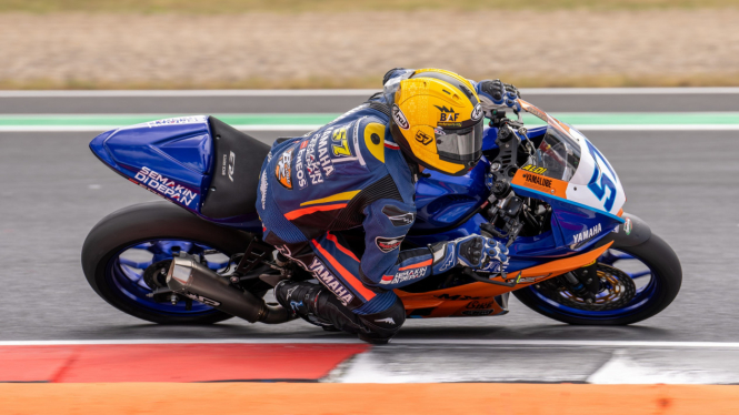 Aldi Satya Mahendra Juara Balap Dunia WorldSSP300 Ceko