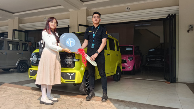 Penyerahan mobil listrik KX-Upgrade