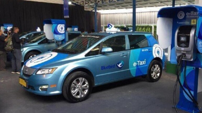Mobil listrik BYD jadi armada taksi blue bird