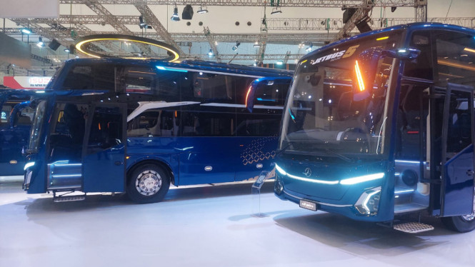Bus rakitan AdiPutro di GIIAS 2023