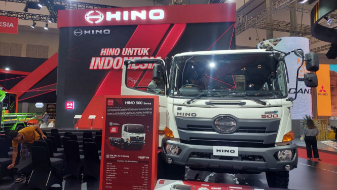 Truk Hino di GIIAS 2023