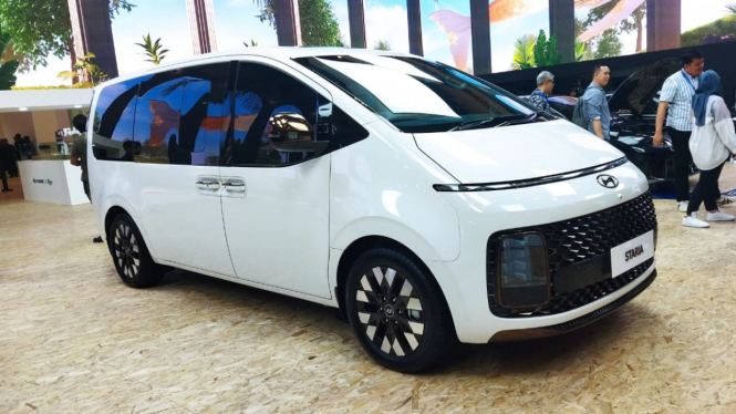 Hyundai Staria Business by Lombardi