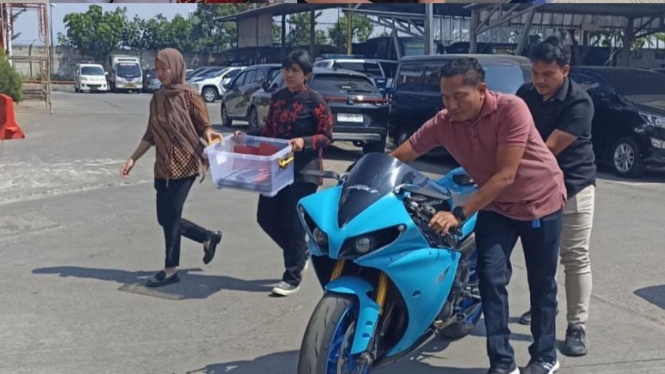 Youtuber Emak Gila