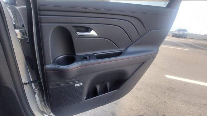 Pintu belakang Hyundai Stargazer X