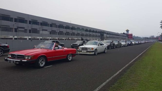Mercedes-Benz Club Indonesia Pecahkan Rekor MURI