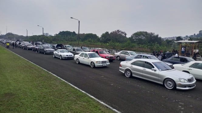 Mercedes-Benz Club Indonesia Pecahkan Rekor MURI