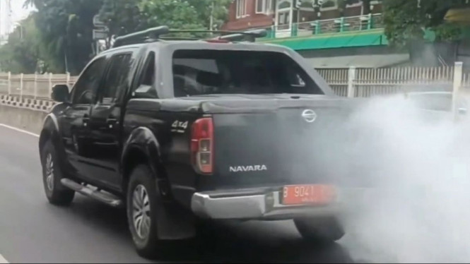 Mobil Dinasker DKI yang Ngebul