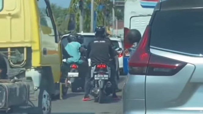 Viral Polisi terkecoh saat ingin menilang pengendara motor