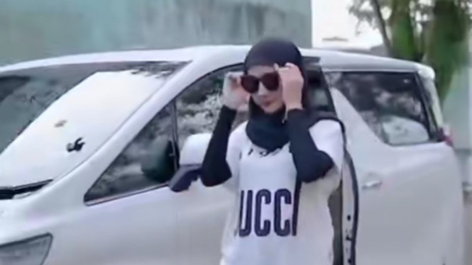 Koleksi mobil mewah Ratu Narkoba Adelia Putri Salma