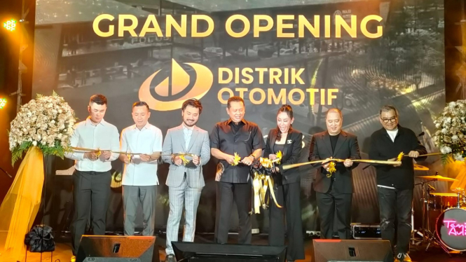 Rudy Salim dan Bamsoet buka Distrik Otomotif PIK2