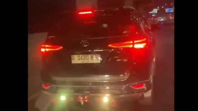 Viral Toyota Fortuner pakai rem belakang yang silau