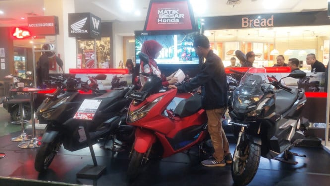 Skutik matik Honda ADV 160 dan PCX 160