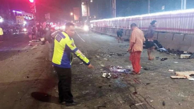Kecelakaan truk di Exit Tol Bawen