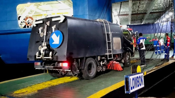 Mobil Road-Sweeper  pembersih lintasan Sirkuit Mandalika