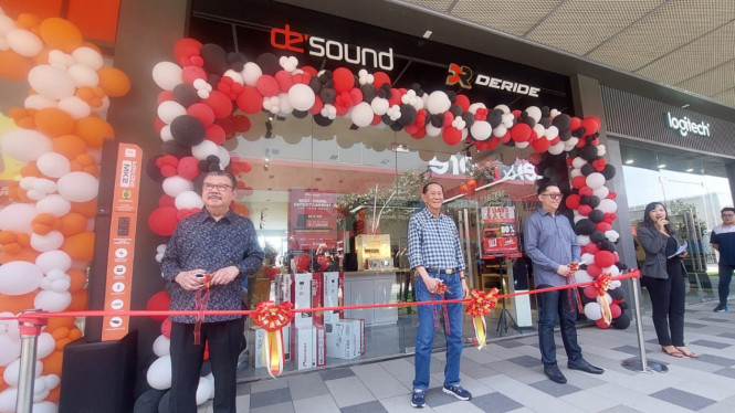 DeRide store di PIK 2