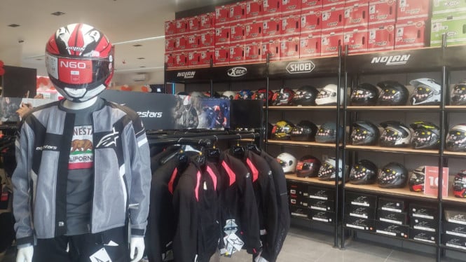 DeRide store di PIK 2