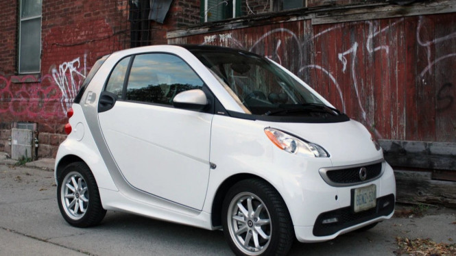 Ilustrasi mobil Smart Tipe Fortwo 52 KW