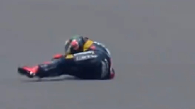 Marco Bezzecchi jatuh di MotoGP Mandalika