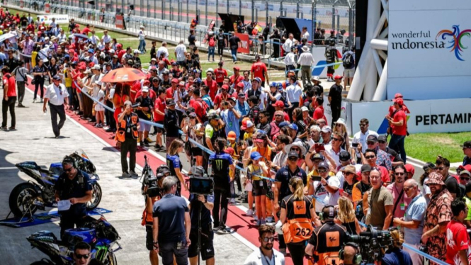 Suasana Pit walk MotoGP Mandalika 2023