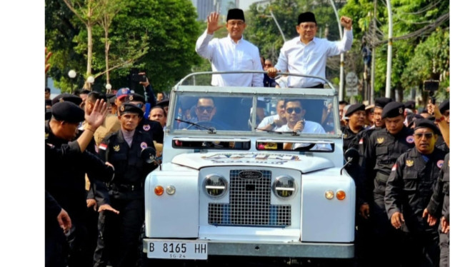 Mobil Land Rover yang antar Anies dan Cak Imin ke KPU