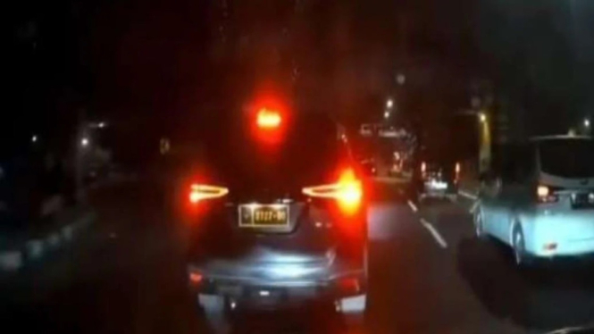 Toyota Fortuner pelat nomor polisi