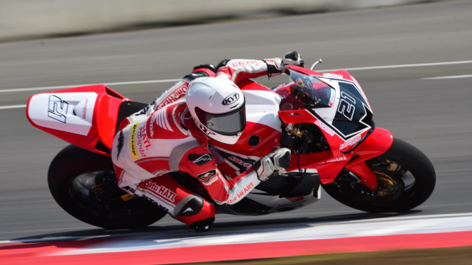 M. Adenanta Putra di kelas National Supersport 600cc.