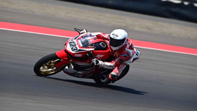 Rheza Danica Ahrens di kelas National Sport 250cc