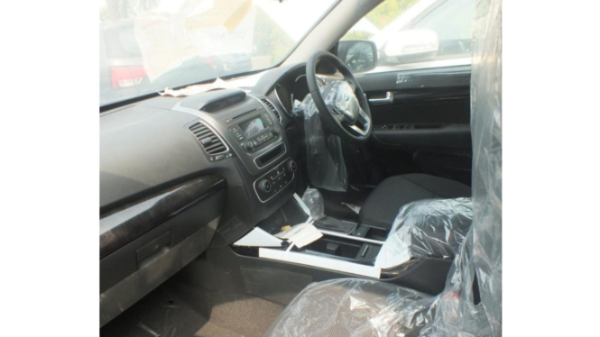 Kabin KIA Sorento yang dilelang.