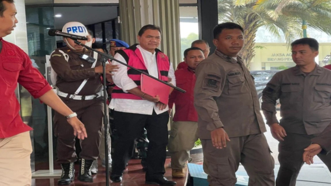 Anggota BPK, Achsanul Qosasi