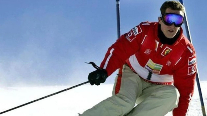 Michael Schumacher saat bermain ski