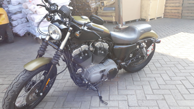 Lelang motor Harley-Davidson