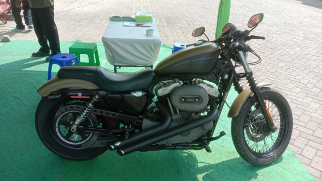 Lelang motor Harley-Davidson