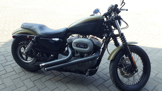 Lelang motor Harley-Davidson