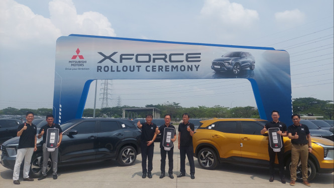 Penyerahan simbolis 50 unit Mitsubishi XForce ke diler.