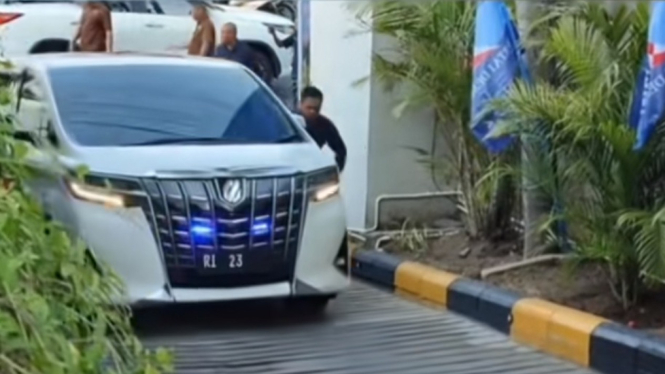 Toyota Alphard RI 23