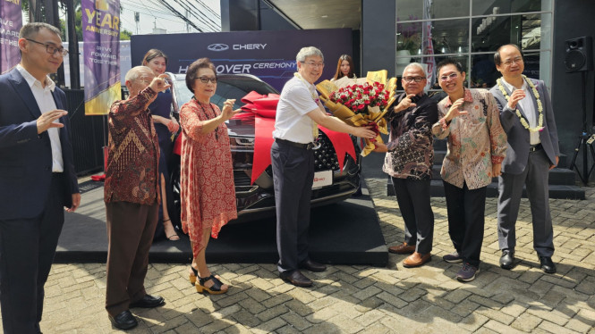 Bos Chery serahkan langsung Chery Tiggo 8 Pro