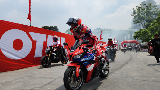 Pembalap HRC city riding di Jakarta