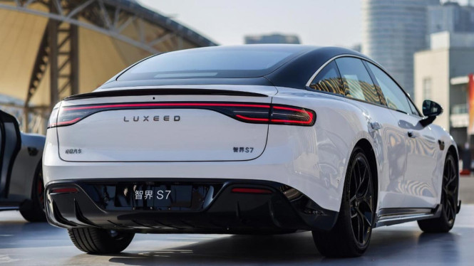 Mobil Listrik Huawei Luxeed S7