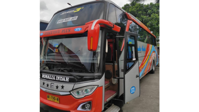 Bus PO Rosalia Indah