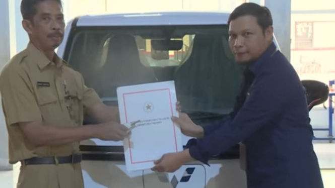 Mobil listrik Wuling Air ev untuk SMKN 1 Kedungwuni