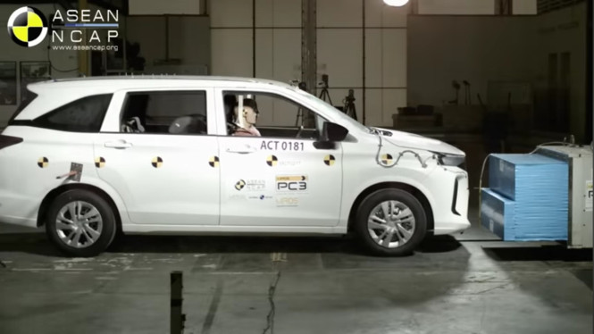 Uji tabrak All New Daihatsu Xenia