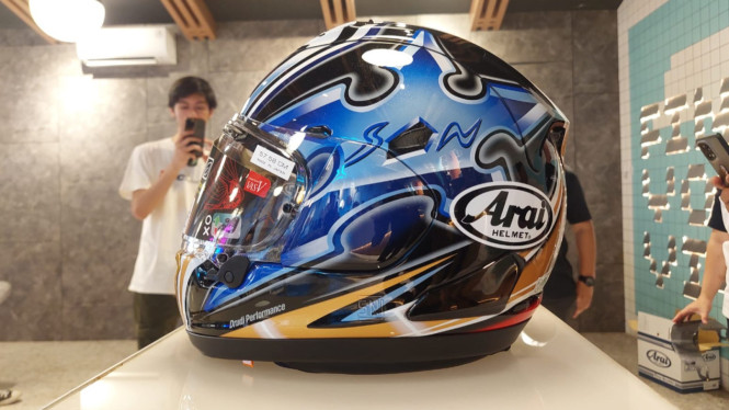 Helm Arai RX7X Nakano Shuriken Gold Limited Edition